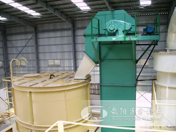 斗式提升机客户现场